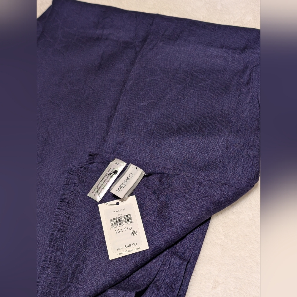 Calvin Klein Navy Scarf/Shawl. NWT.